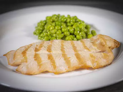 Tacchino alla piastra con piselli
